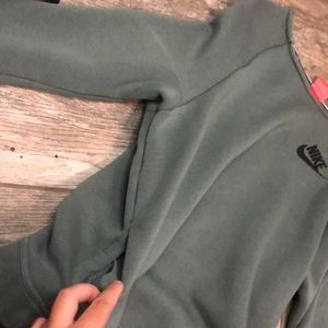 nike sweatshirt